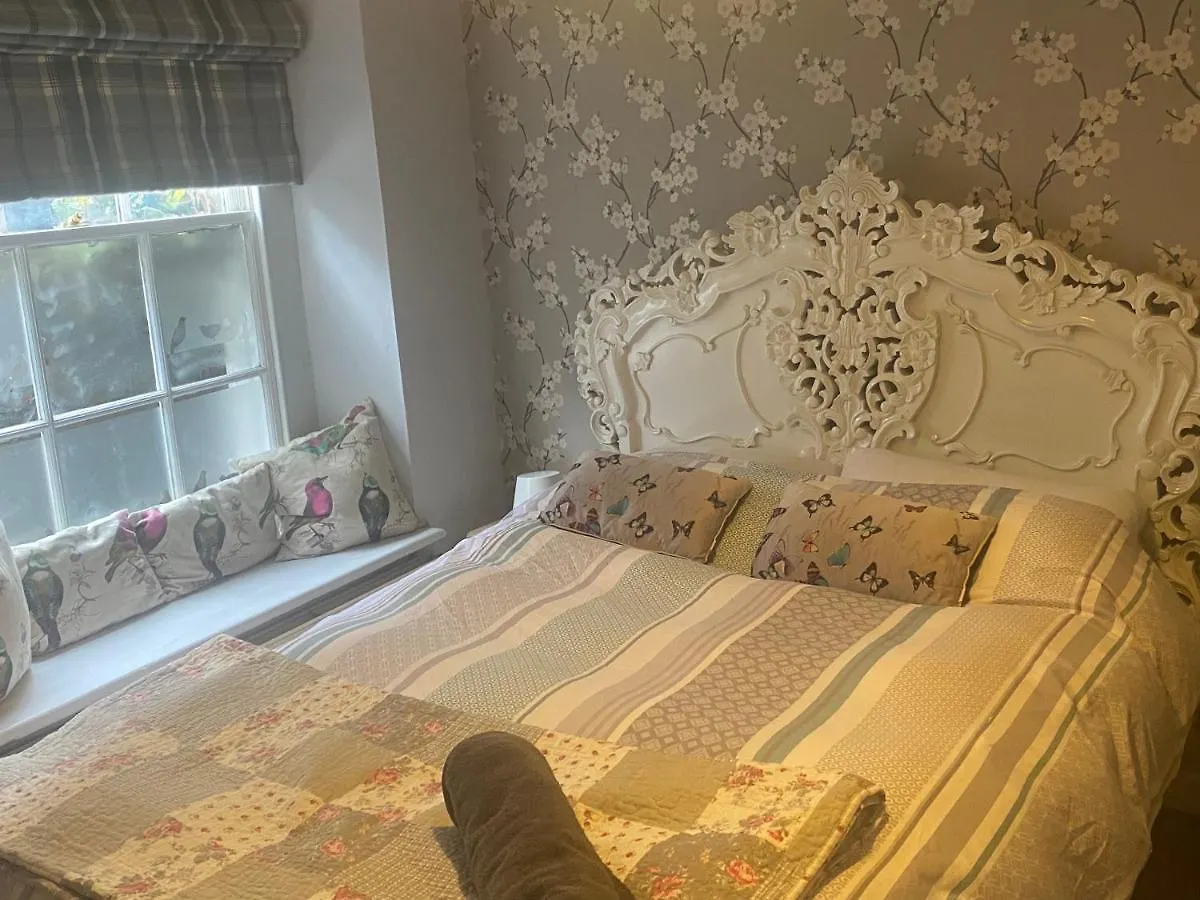 Georgian City Apartment At Thomas Street Double Bedroom And Two Single Trundle Beds Bath