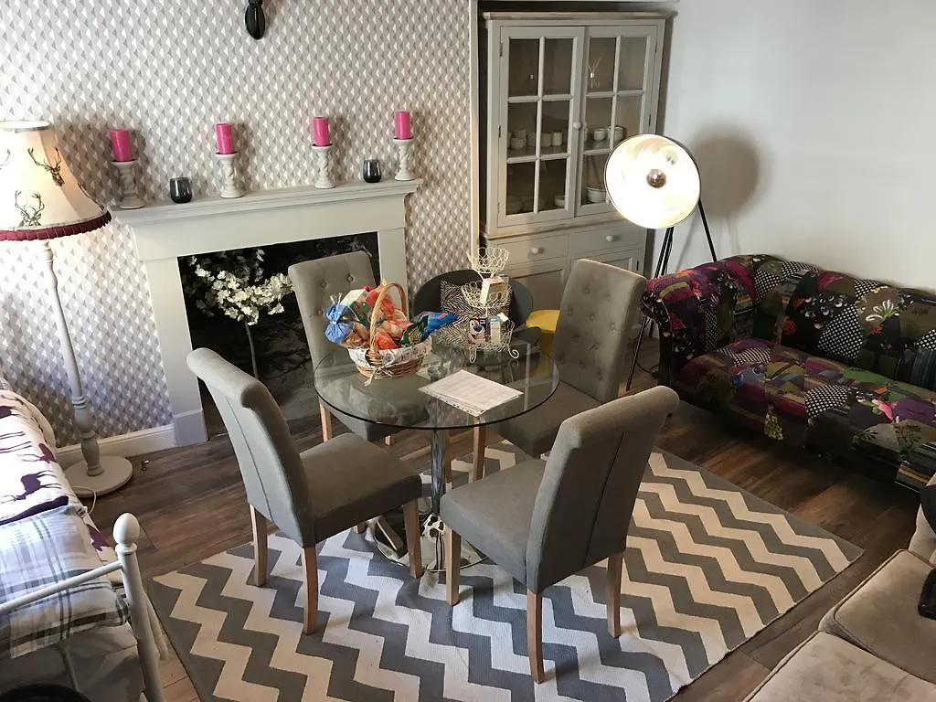 Georgian City Apartment At Thomas Street Double Bedroom And Two Single Trundle Beds Bath