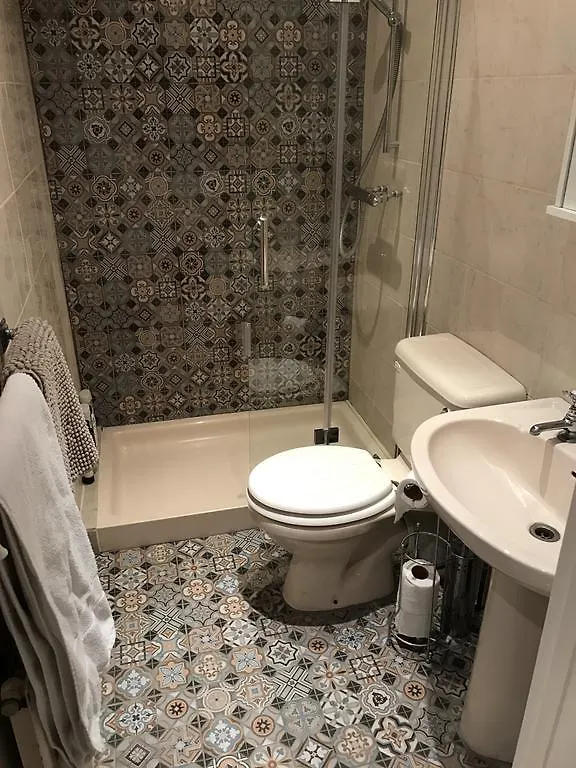 Georgian City Apartment At Thomas Street Double Bedroom And Two Single Trundle Beds Bath 0*,