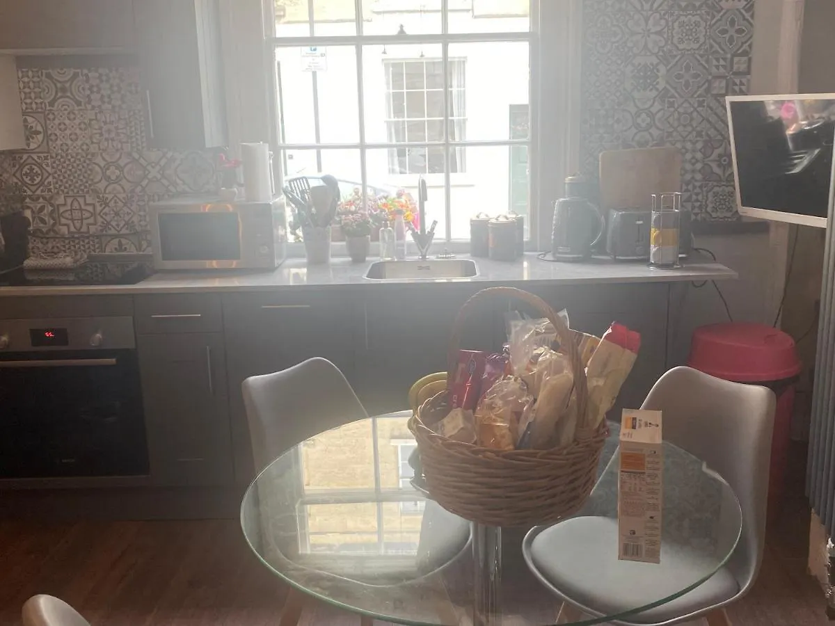 Georgian City Apartment At Thomas Street Double Bedroom And Two Single Trundle Beds バース イギリス