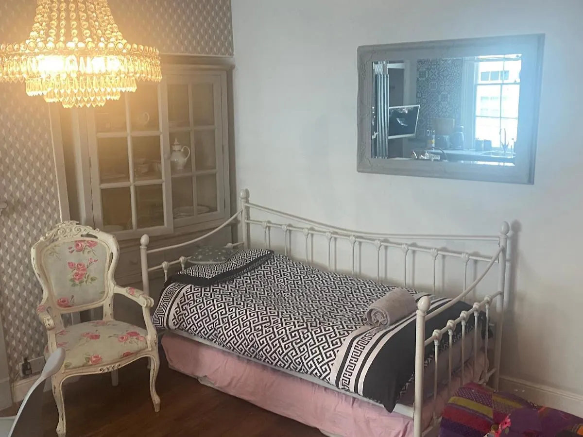 Georgian City Apartment At Thomas Street Double Bedroom And Two Single Trundle Beds Bath United Kingdom